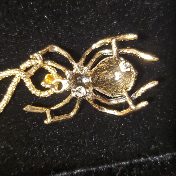 New Betsey Johnson Long Gold Tone Chain Rhinestone Spider Pendant Necklace. - Picture 2 of 11